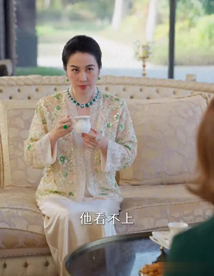 2025短剧演员动态：叶璇婆婆戏封神，刘晓庆装嫩引争议