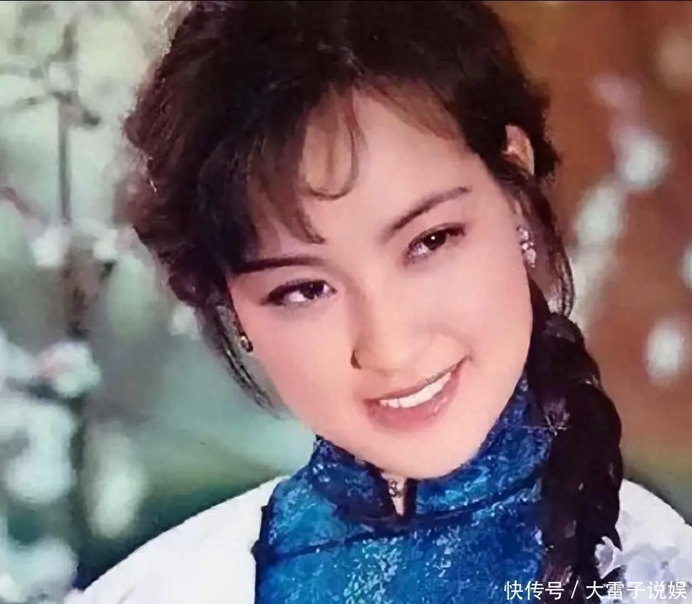 短剧行业资讯：75岁刘晓庆带伤拍戏，演少女引爆争议
