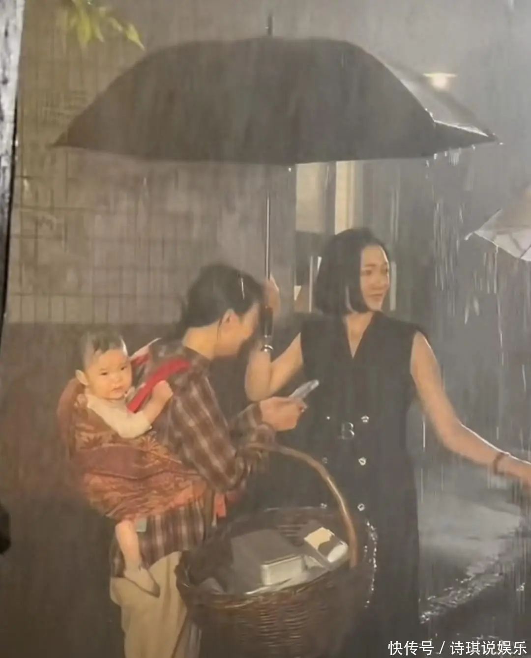 2026短剧行业资讯：1岁婴儿淋雨拍摄引众怒，揭秘剧组省钱黑幕