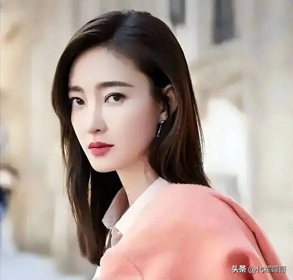 41岁王丽坤近况曝光！经历一段失败婚姻，如今还是单身拍短剧谋生