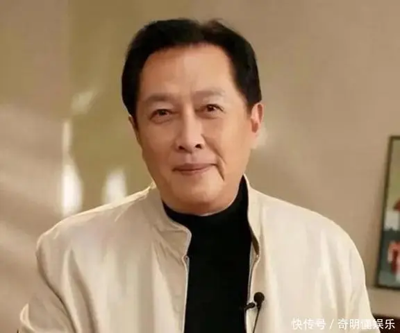 73岁唐国强入局短剧：新剧《无名者之光》横店开机，老戏骨助力精品化升级
