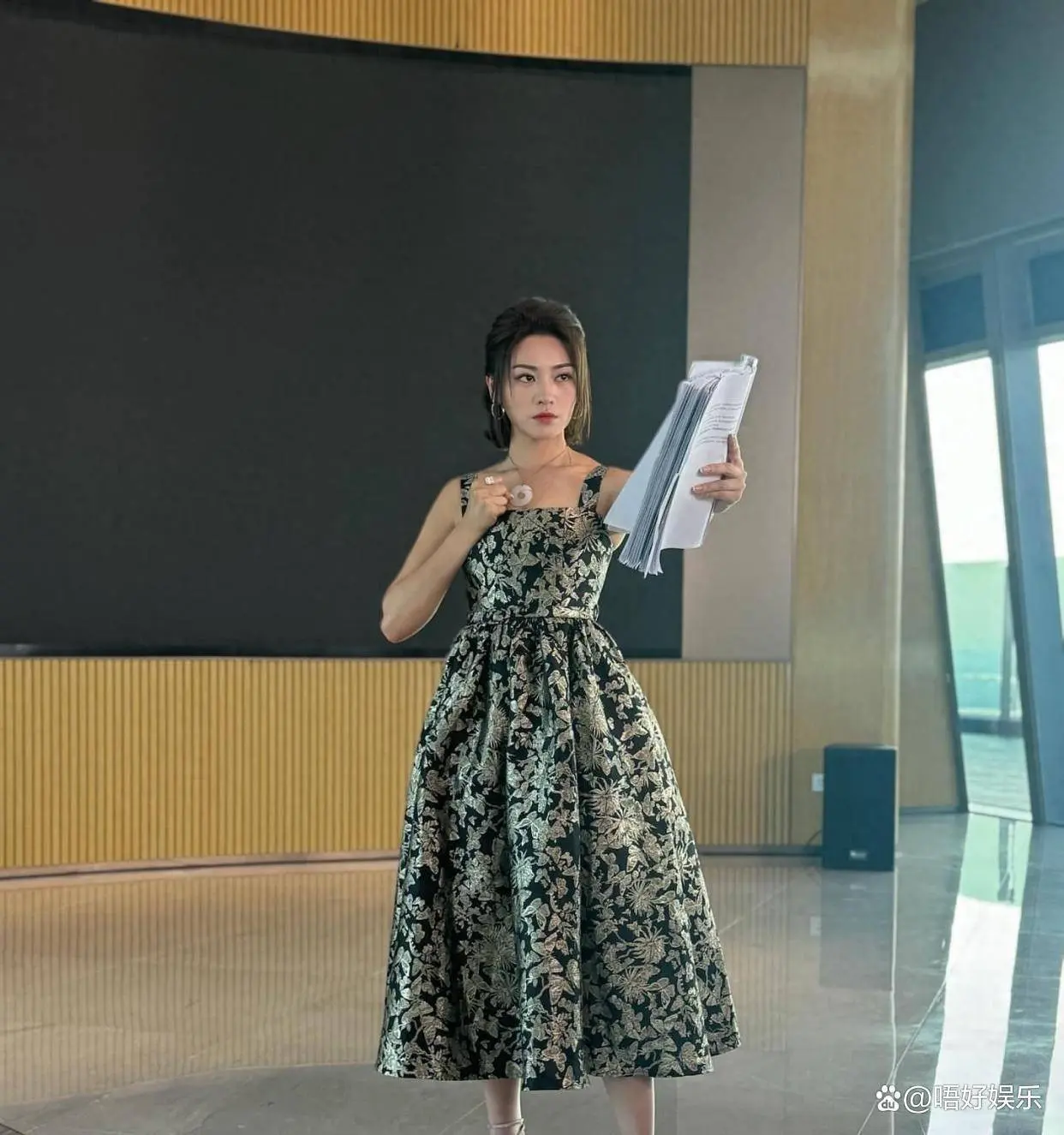 短剧演员关嘉敏逆袭：TVB龙套北上，爆款密码全拆解