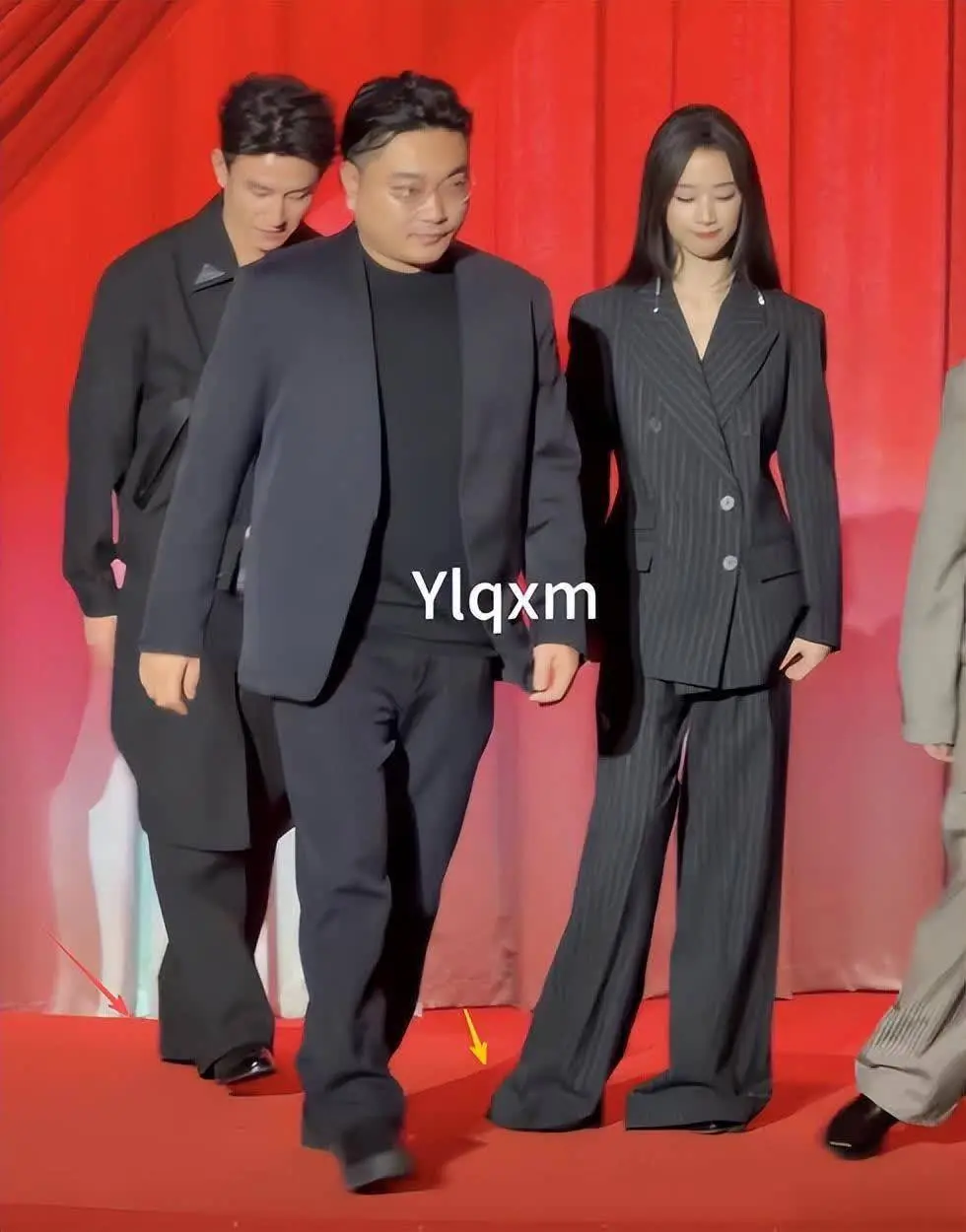 2025短剧红毯翻车现场：演员审美降级，这波造型太辣眼