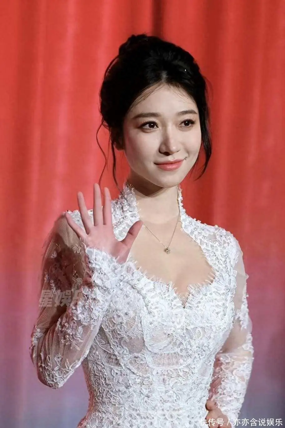 2026短剧演员红毯大赏：女星惊艳，男神造型为何集体翻车？