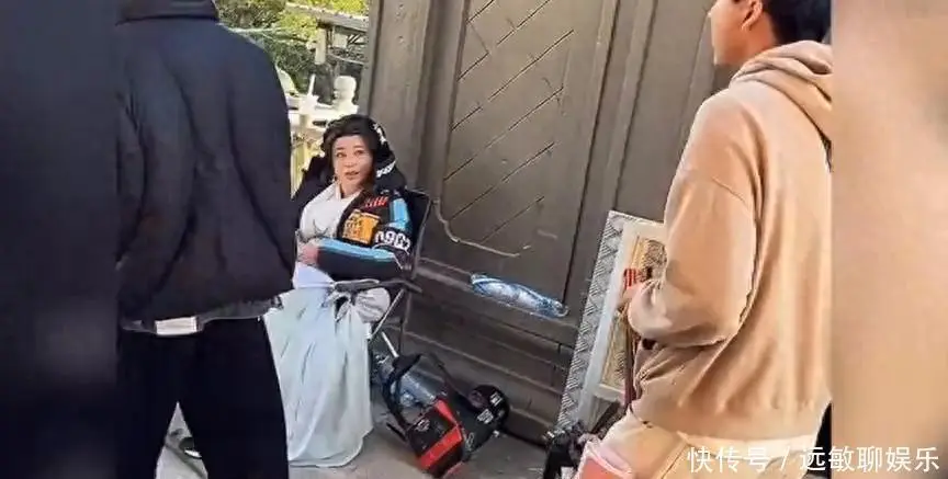 短剧资讯：刘晓庆75岁新剧搭档小鲜肉，演14岁少女凭什么？