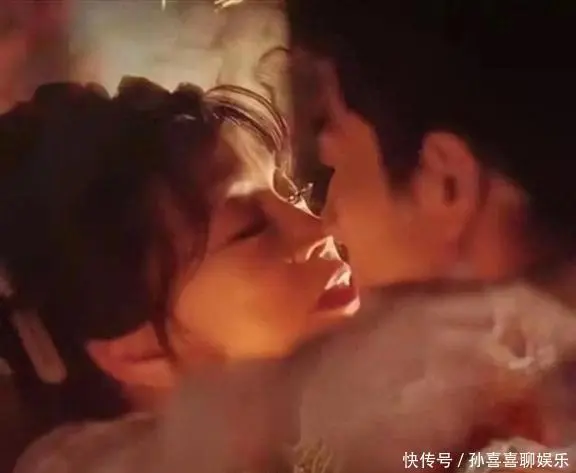 75岁刘晓庆首部短剧上线：挑战少女吻戏引热议，揭秘爆款短剧滤镜内幕