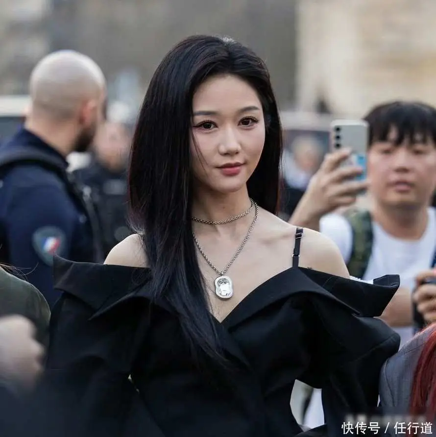 揭秘短剧演员岳雨婷巴黎逆袭：砸百万购高定换取入场券，实现从被拒到进场的身份反转。