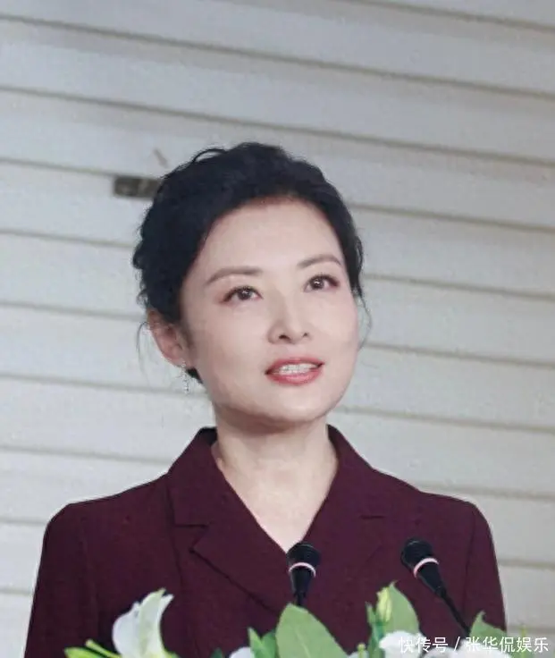 57岁周涛跨界入局短剧行业，从央视名嘴到爆款短剧女主，揭秘翻车争议背后的资本局。