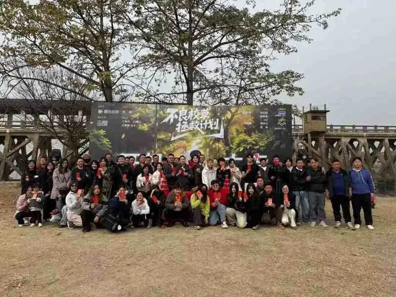 腾讯短剧《不良校草》开机：穿越倒追设定，预定2025爆款