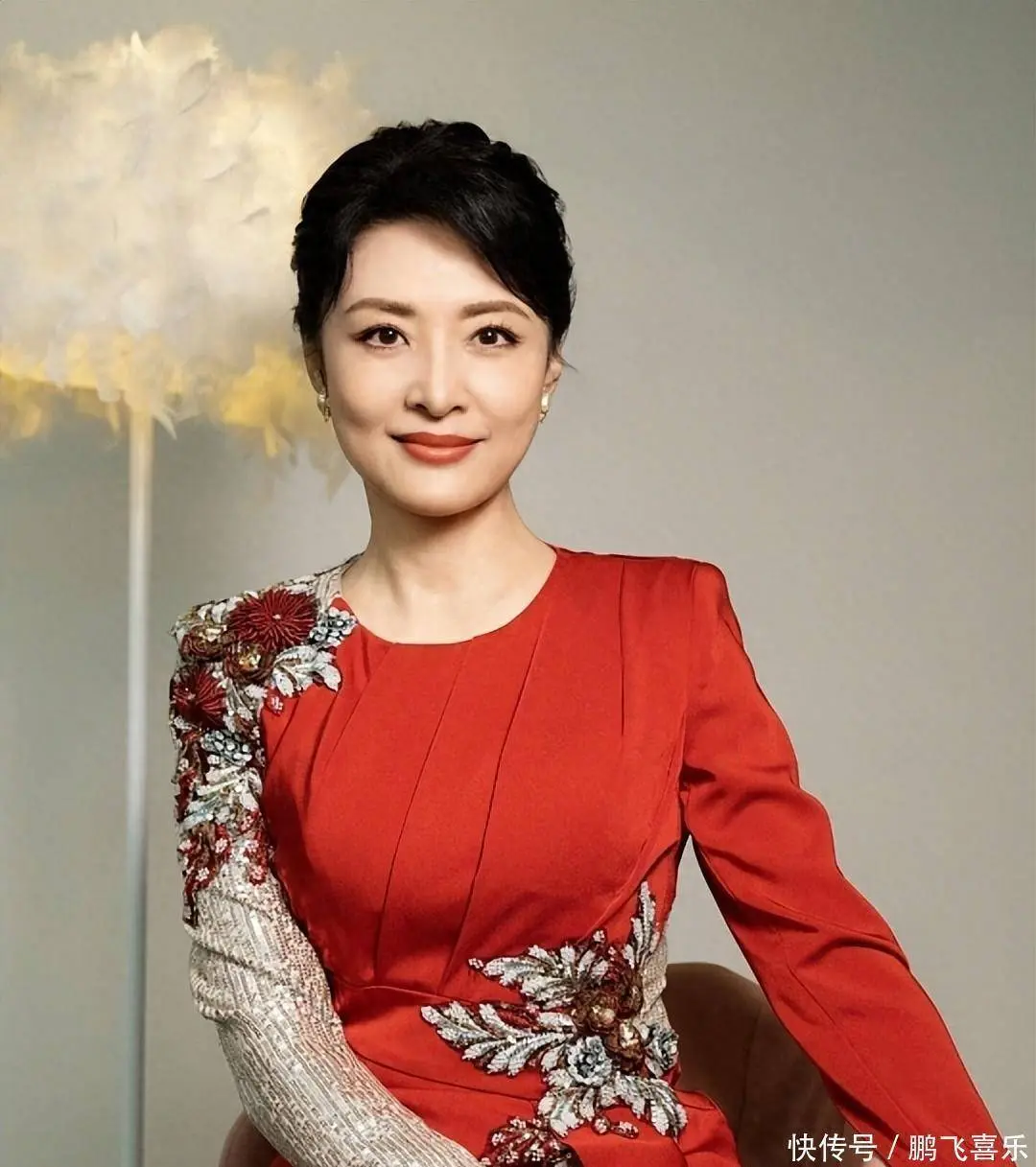2026短剧行业资讯：57岁周涛首秀爆款短剧，3天破亿演技降维打击