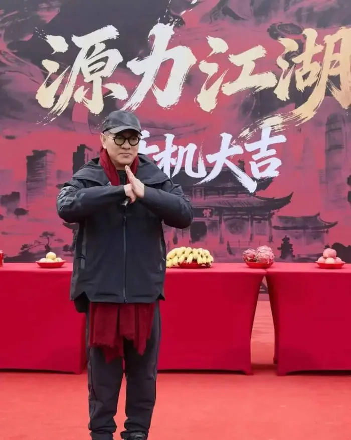 李连杰进军短剧行业：首部武侠爆款开机，力捧新人引热议