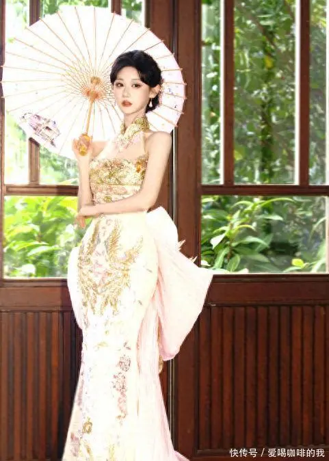 短剧演员曹赛亚2025新剧爆火：北电校花变身剧抛脸女神