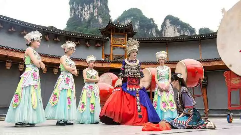 2025文旅短剧推荐：《湘西那个夏天》芒果TV上线，非遗剧情口碑炸裂