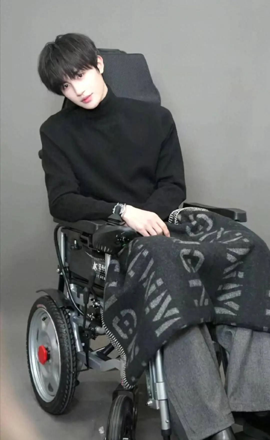 2025短剧男演员榜：张翅凭疯批人设夺冠，陈添祥梁思伟多部爆款破亿