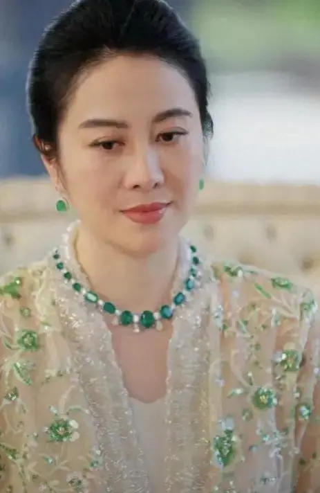 叶璇主演短剧《少夫人来自东北》双破亿，实力演技刷新行业认知