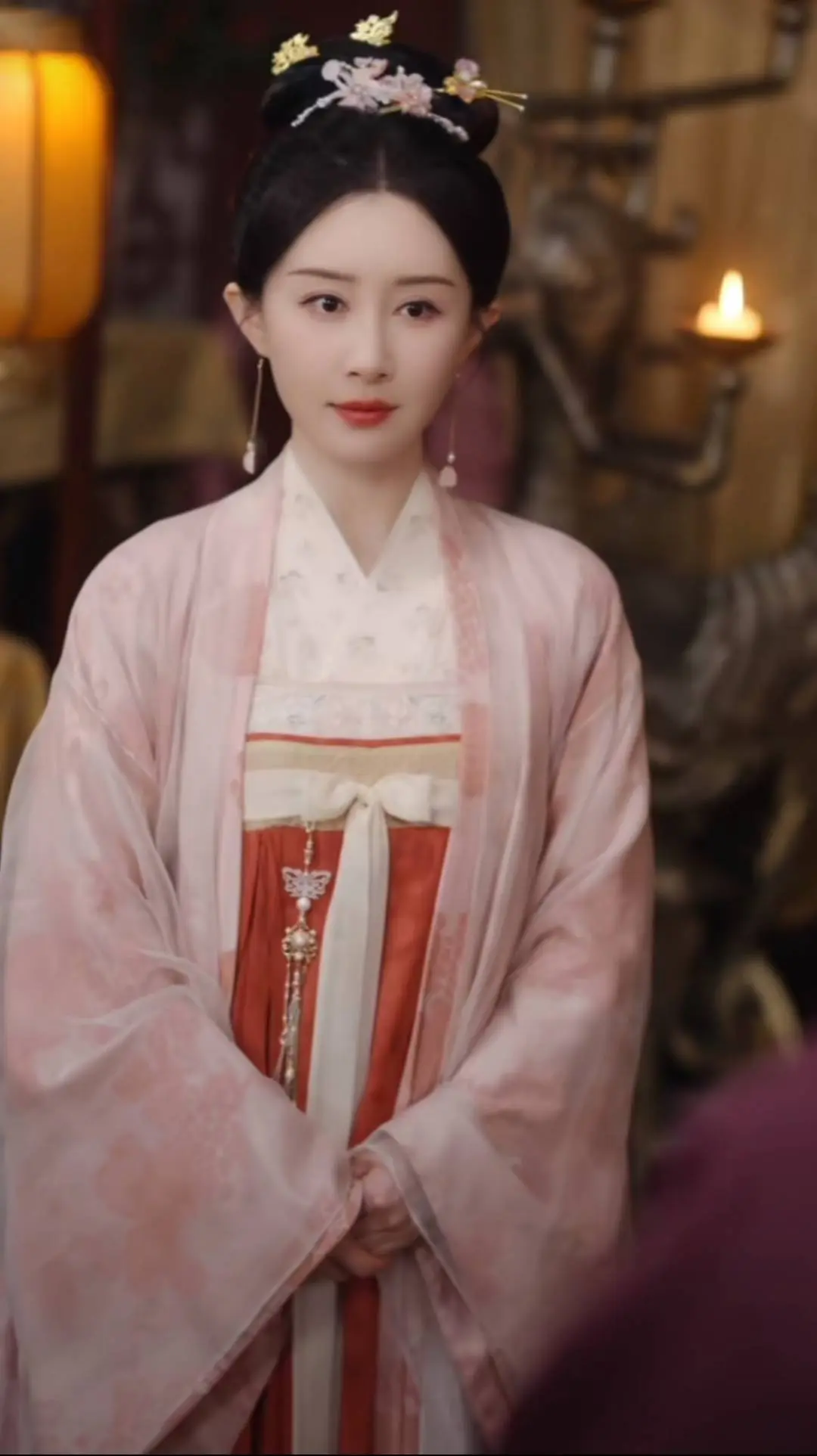近期短剧演员动态引发热议，舒畅凭借爆款短剧《锦绣传》3天破10亿播放，标志着30+实力派女星正用精湛演技重塑短剧行业生态，彻底撕碎短剧土味标签。