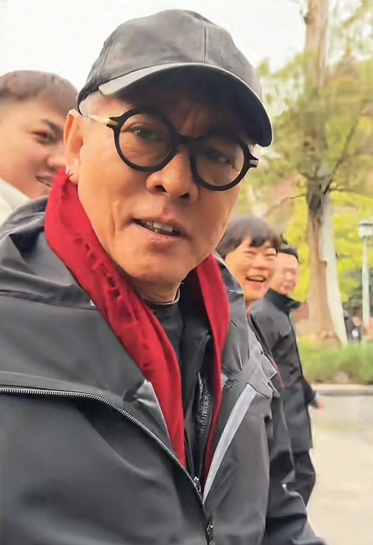 62岁李连杰首拍短剧：影帝甘当绿叶，揭秘武侠爆款密码