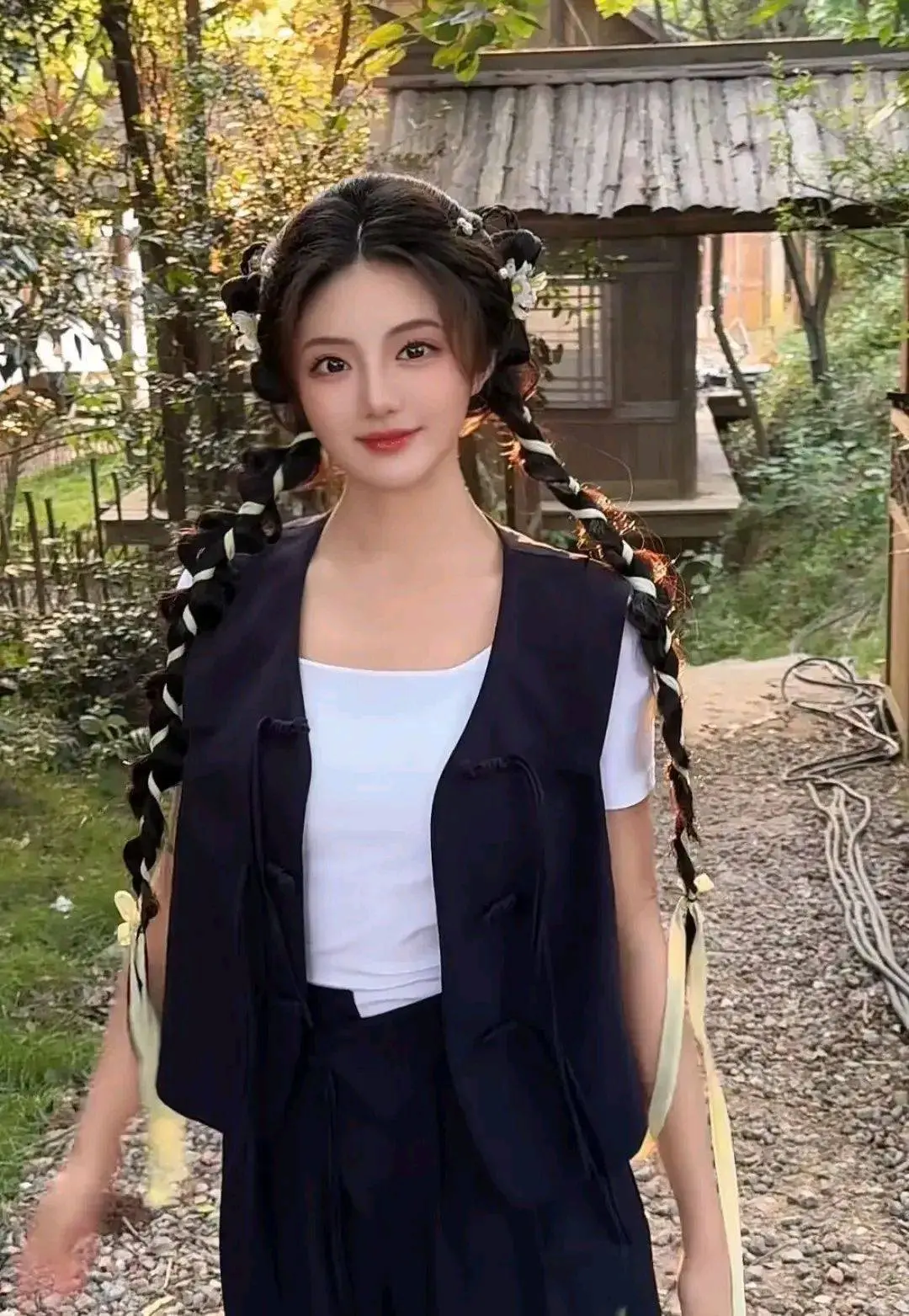 00后短剧演员群体崛起：放弃艺考投身竖屏时代，时薪涨至2000元