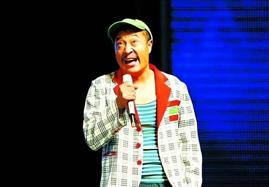 2026辽视春晚倒计时，赵本山弟子回归救场引发热议。王小利刘小光新剧《房不胜防》彩排曝光，老梗新用能否挽回跌至0.8%的收视率？本文深度解析赵家班的复兴之战与观众的真实反馈。